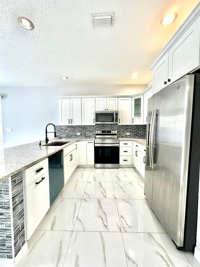 Building Photo - 1219 Baycourt Isle