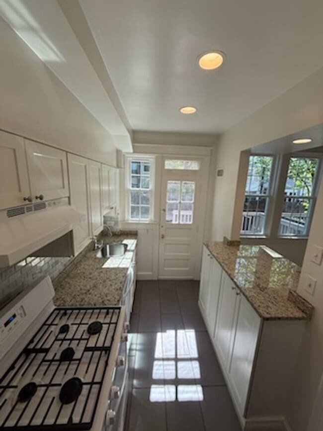 Building Photo - UPDATED 4/BR in Glover Park!
