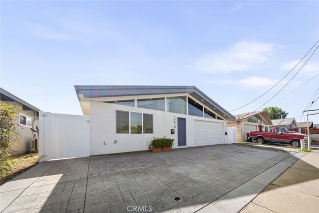 Building Photo - 13010 Hartland St