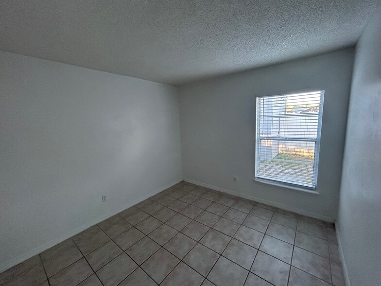 Building Photo - 306 San Gabriel St