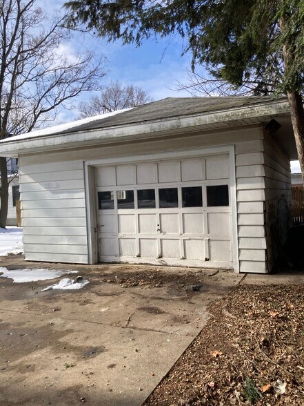 Building Photo - 638 Pearl St