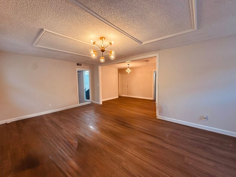 Building Photo - 2108 Burpee Dr