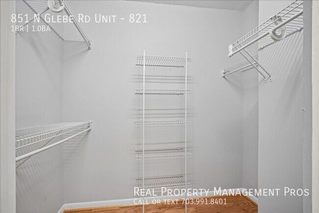 Building Photo - 851 N Glebe Rd