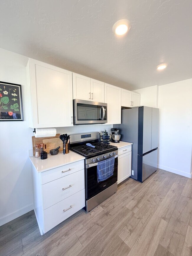 Building Photo - Hidden Springs Gem