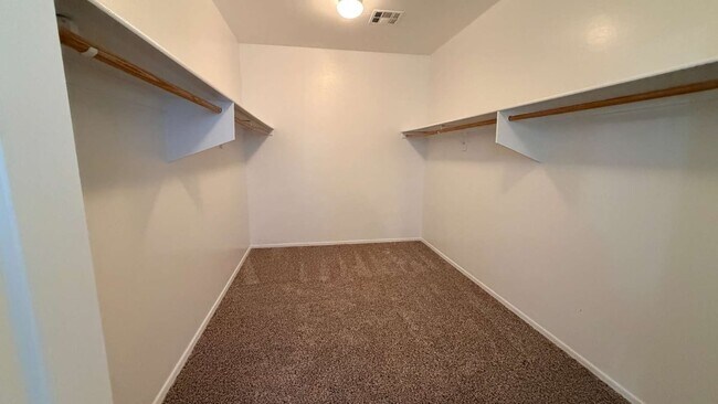 Building Photo - 43658 Caven Dr