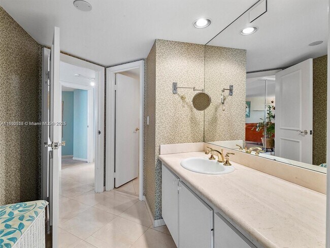 Building Photo - 2333 Brickell Ave