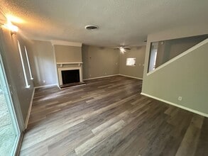 Building Photo - 240 Jamil Rd