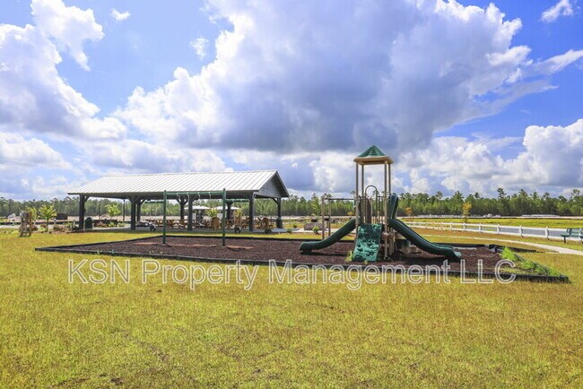 Building Photo - 107 Firefly Cir