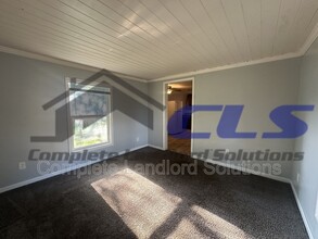 Building Photo - 626 E Curry Dr