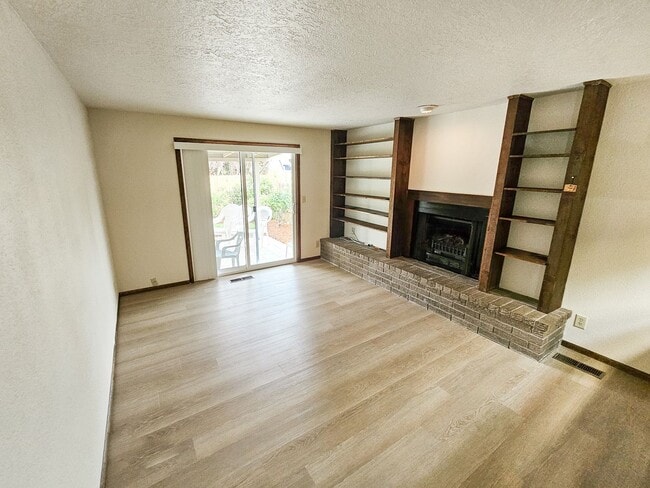 Building Photo - 3642 Meadow Park Loop NE