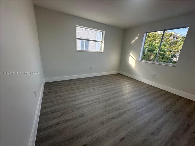 Building Photo - 6910 Bay Dr