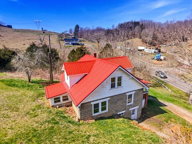 Building Photo - 11494 New Garden Rd