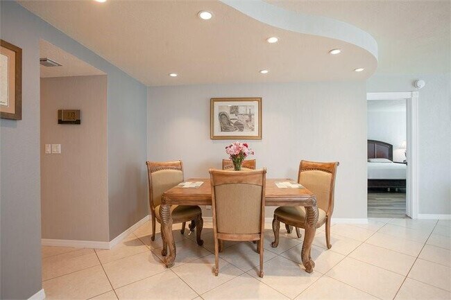 Building Photo - 1360 S Ocean Blvd