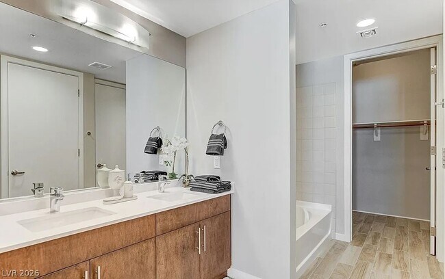 Building Photo - 353 E Bonneville Ave