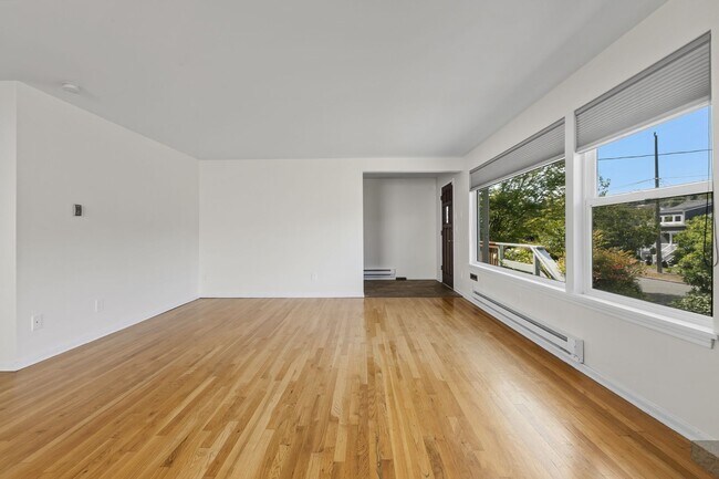 Building Photo - 3616 33rd Ave W