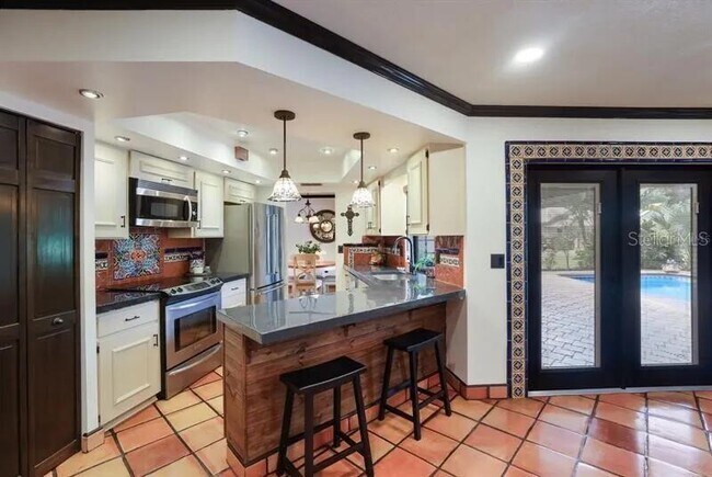 Building Photo - 2077 Racimo Dr