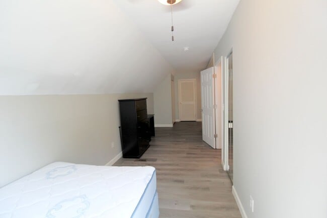 Building Photo - 1348 Hunters Rd