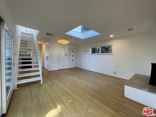 Building Photo - 6216 Temple Hill Dr