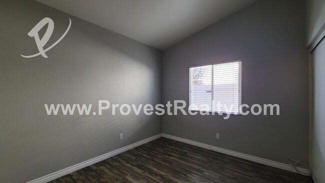 Building Photo - 3 Bedroom 2 Bath Hesperia Home with a bonu...