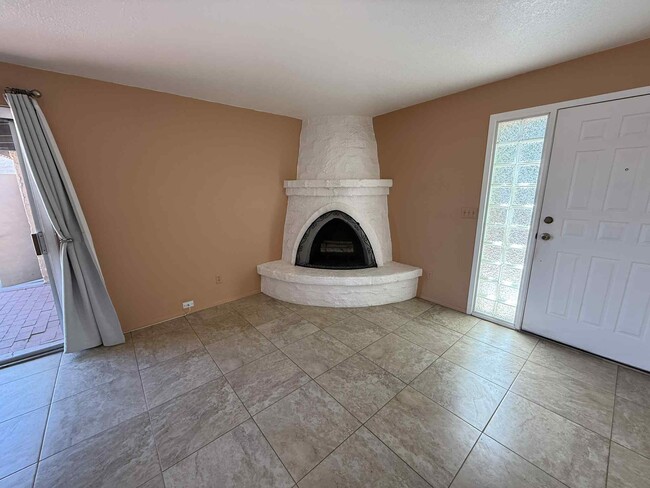 Building Photo - 5204 N Tigua Dr