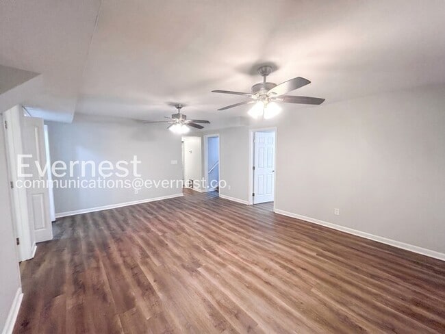 Building Photo - 5 Bed & 4 Bath House in Lithonia / Pet-Friendly /