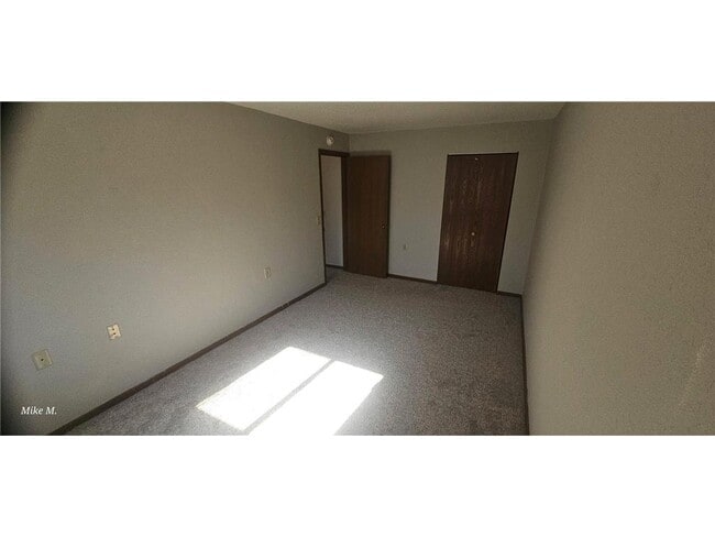 Building Photo - 16 Green River Rd