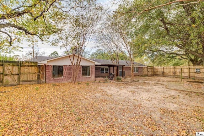 Building Photo - 1110 Hilton St