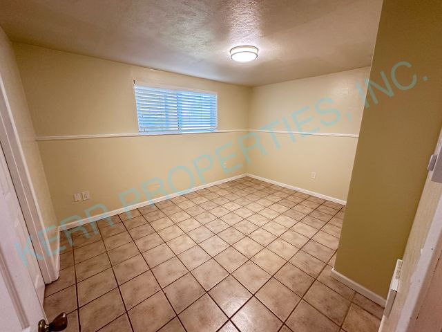 Building Photo - Charming 2-Bed Gem in Gresham – Spacious Comfort with 1.5 Baths & 1029 Sq. Ft.!