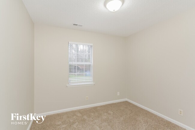Building Photo - 6202 Suntrace Way
