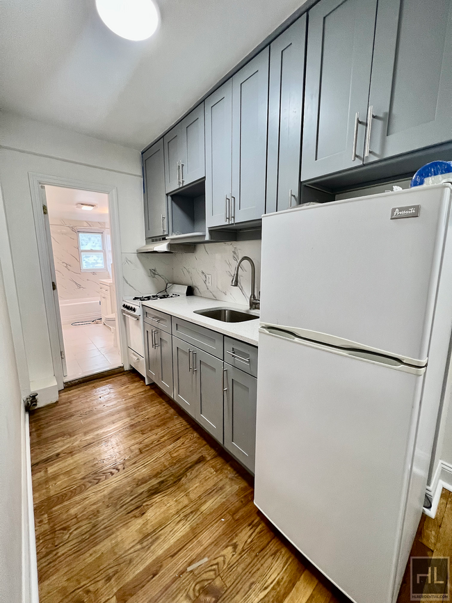 Primary Photo - Renovated 2 Bed/Flex 3 Duplex With Private...