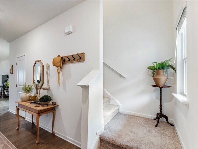 Building Photo - 680 Groover St