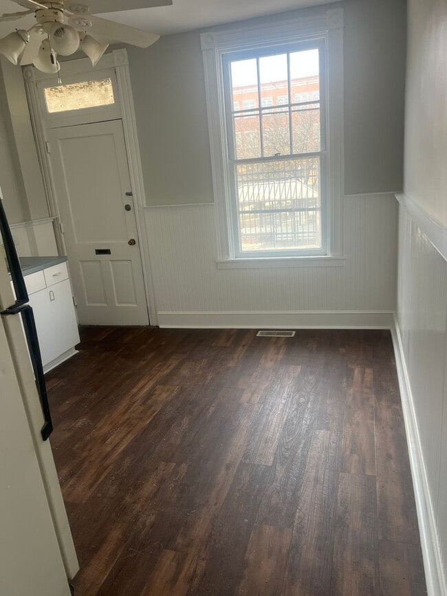 Building Photo - Spacious & Stylish 2-Bedroom Apartment with Modern Amenities – Ideal Location!