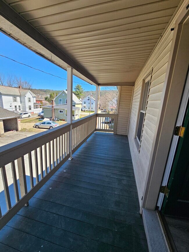 Building Photo - 12 Willow Ct