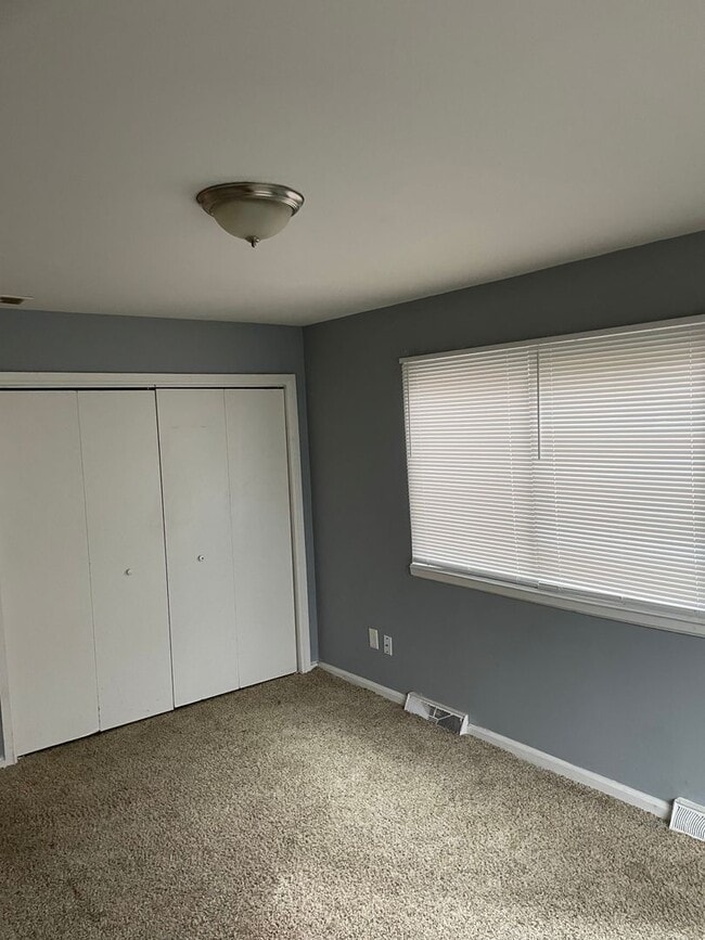 Building Photo - 3 Bedroom Home In Farmington Hills