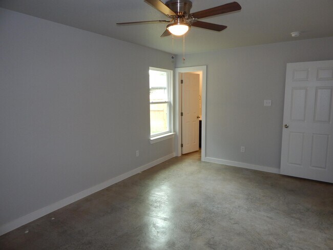 Building Photo - 1415 Shoshoni Trail