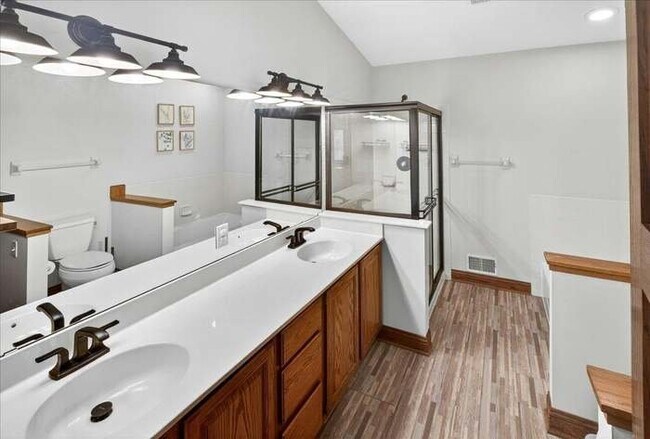 Building Photo - 1222 Saddlebrook Ln