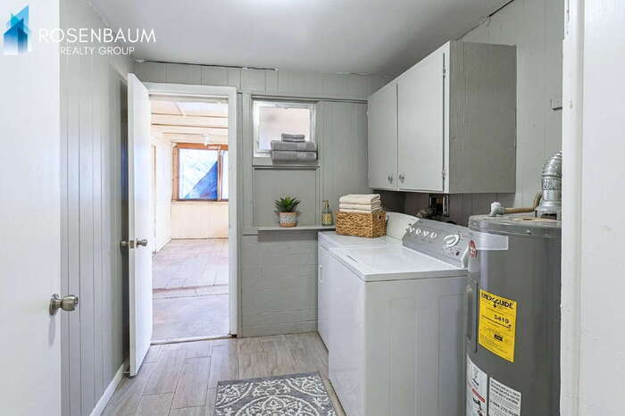 Building Photo - 2143 N Bell Ave