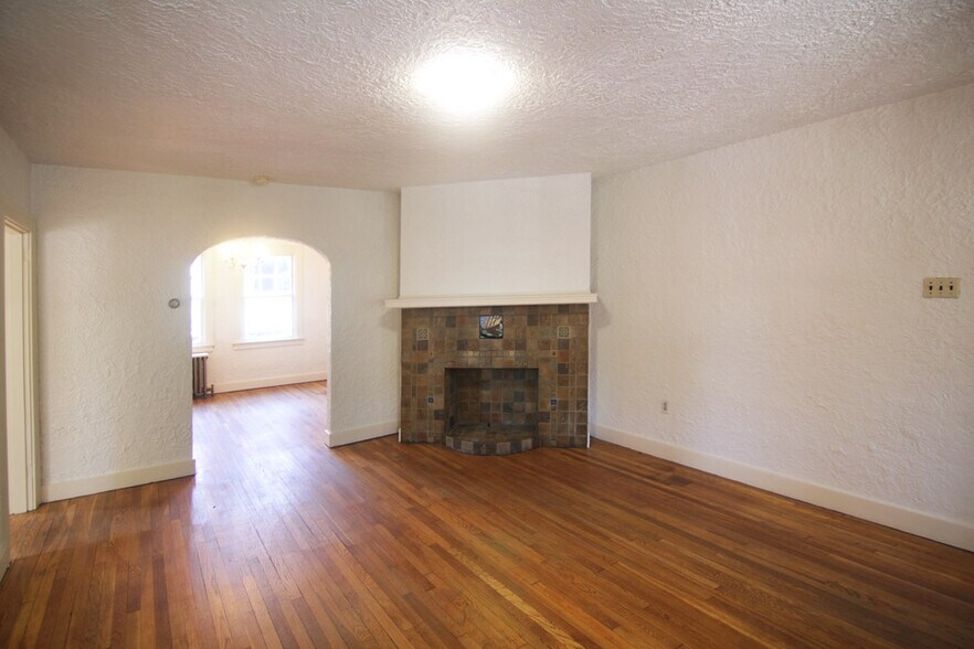 Building Photo - 8001 Saint Lawrence Ave