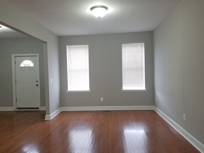 Building Photo - Baltimore - 3 Bedrooms and 1.5 baths Available!