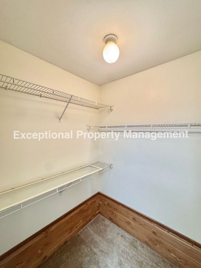 Building Photo - Ready to move in 2 bedroom 2 bath home!