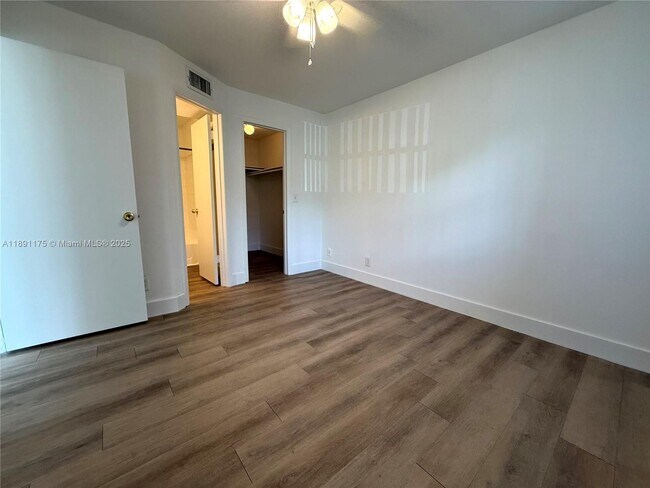 Building Photo - 4039 NW 87th Ave