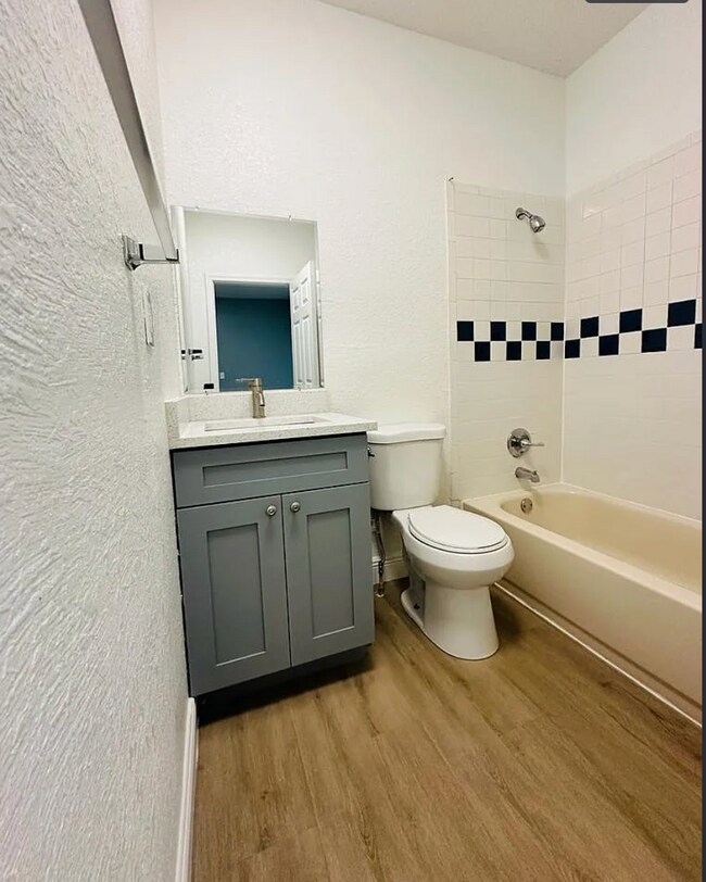 Building Photo - 2139 W St John St