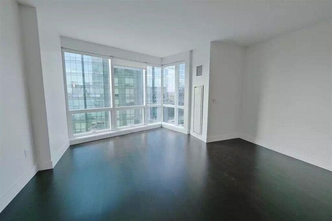 Building Photo - 77 Hudson St