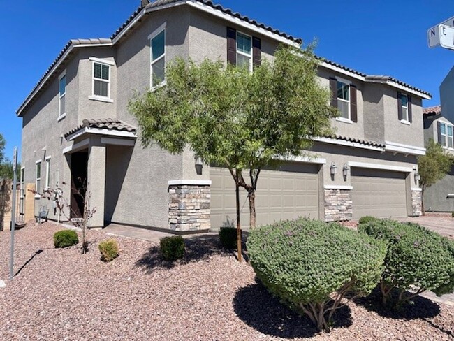 Primary Photo - Gorgeous 2 Story Townhome Ready in Gated C...