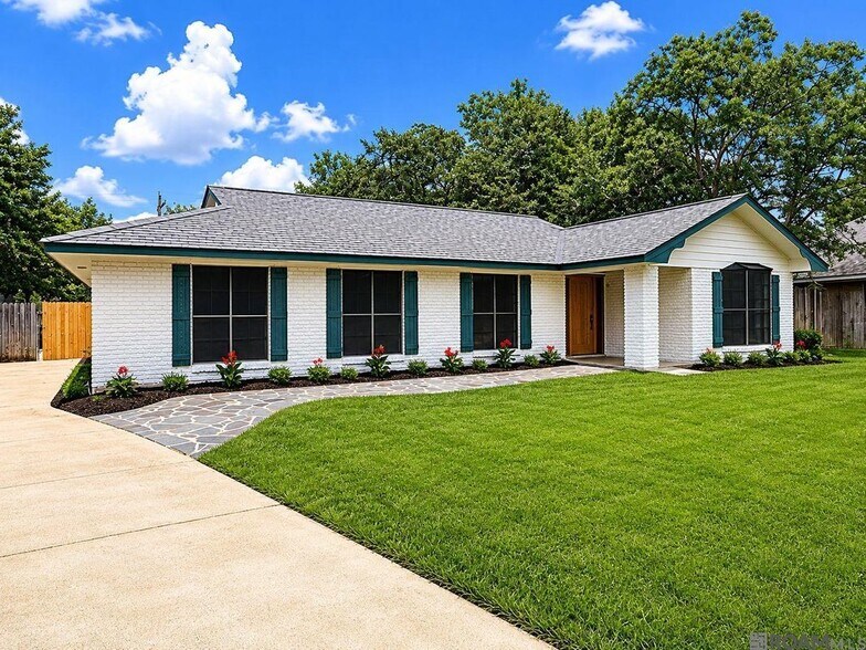 Building Photo - 535 Thornwood Dr