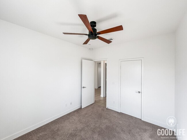Building Photo - Gorgeous 4B/3BA house w/ large backyard & ...