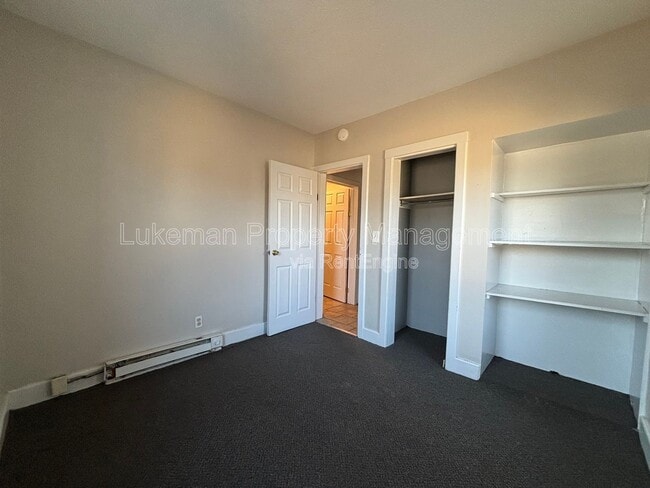 Building Photo - 518 S Rose St