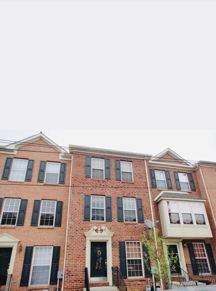 Front Exterior 2 - 2419 E York St