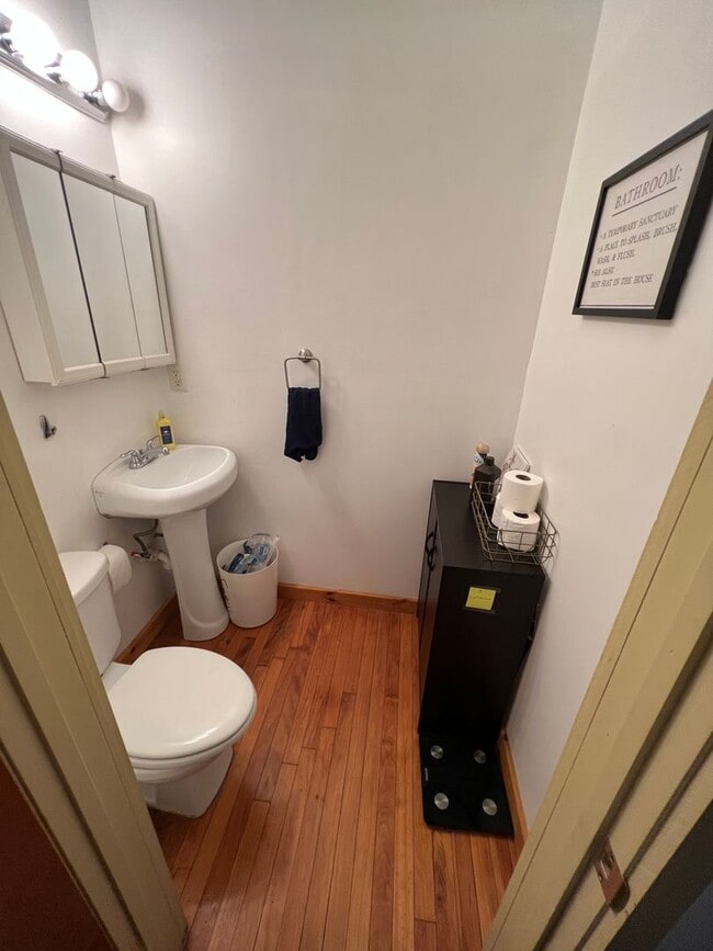 Building Photo - Downtown Bridgeport 1-Bed, 2-Bath with All...