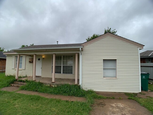 Building Photo - Three Bedroom SW OKC